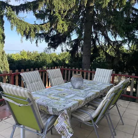 Topart Vendeghaz Balatongyoeroek, Lakeside House Дом отдыха Балатондьёрёк