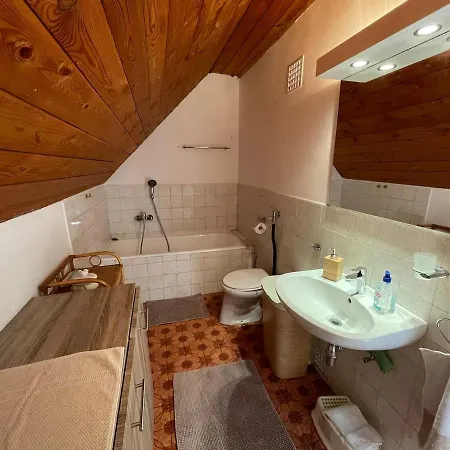 Topart Vendeghaz Balatongyoeroek, Lakeside House Дом отдыха Балатондьёрёк
