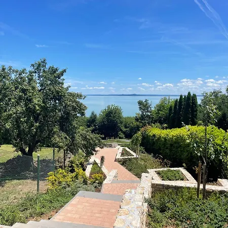 Дом отдыха Topart Vendeghaz Balatongyoeroek, Lakeside House